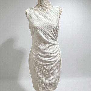 Bisou Bisou White Textured Ruched Sheath Dress Size 12 Sleeveless Lined